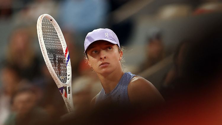 Erstmals nach 26 Einzelsiegen verliert Iga Swiatek wieder ein Match beim Sand-Grand-Slam.