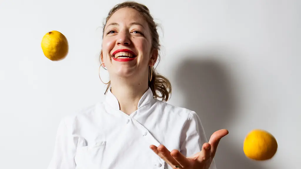 Agnes-Portrait-2-c-Laura-Ettel