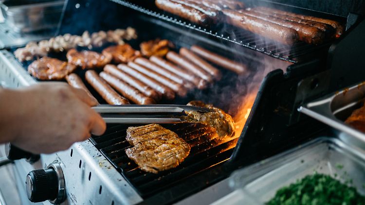 Mit einem smarten Grillthermometer wie dem Meater Plus gelingt das perfekte Steak.