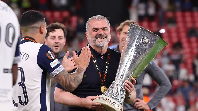 Den Titel darf Ange Postecoglou behalten, seinen Job ist er los.
