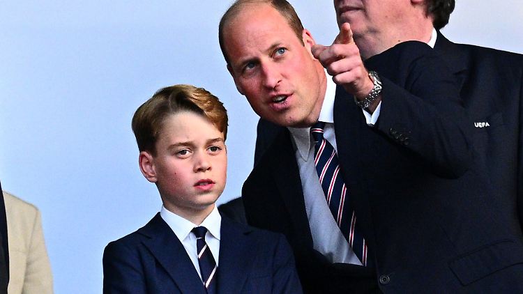 Prinz George wird von seinem Vater, Prinz William (rechts), immer mehr auf seine zukünftige Rolle als König vorbereitet. 