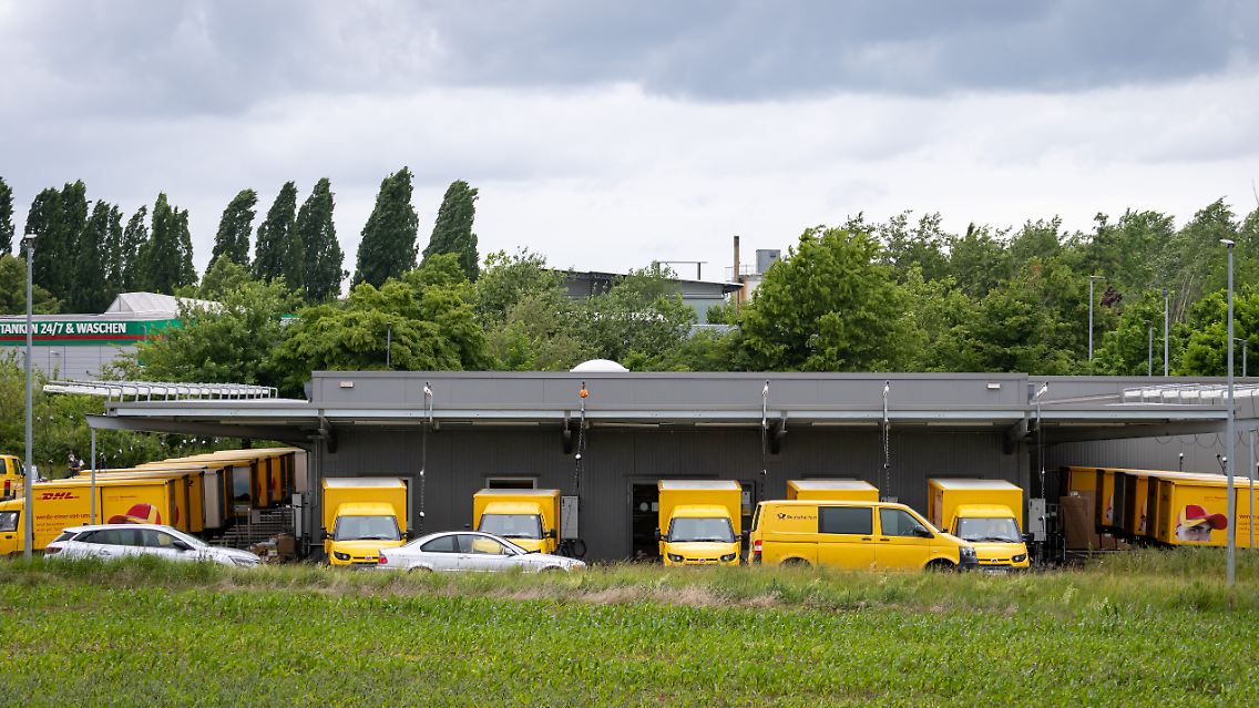 DHL.jpg