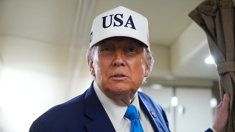 Trump an Bord der Air Force One. Früher durfte Musk oft mitfliegen. 