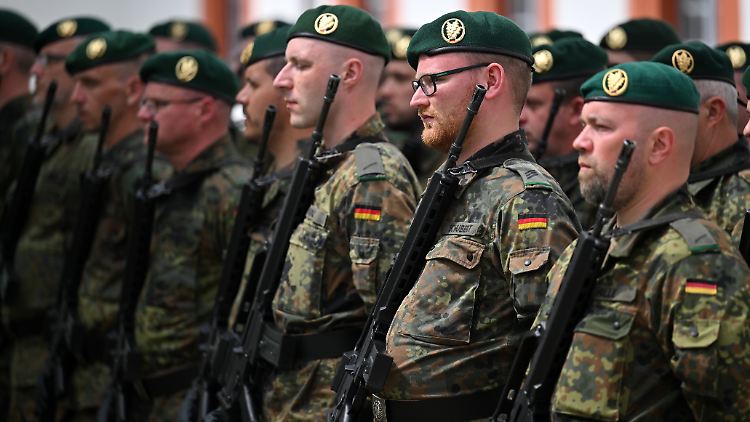 Die Bundeswehr dürfe nicht überfordert werden, sagt der Wehrbeauftragte Otte.