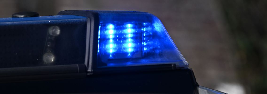 Vier Menschen wurden laut Polizei bei dem Unfall leicht verletzt. (Symbolbild)