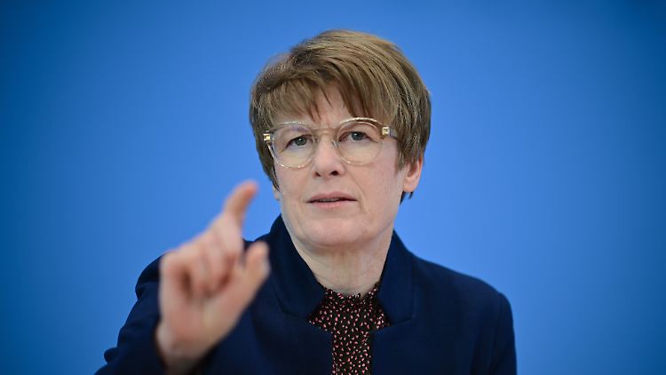 "Die Umsetzung ist oft zu langsam, zu bürokratisch und zu sehr auf einzelne Handlungsfelder konzentriert", klagt Veronika Grimm.