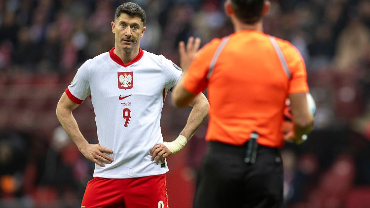 Im März lief Lewandowski noch als Kapitän für sein Heimatland auf.