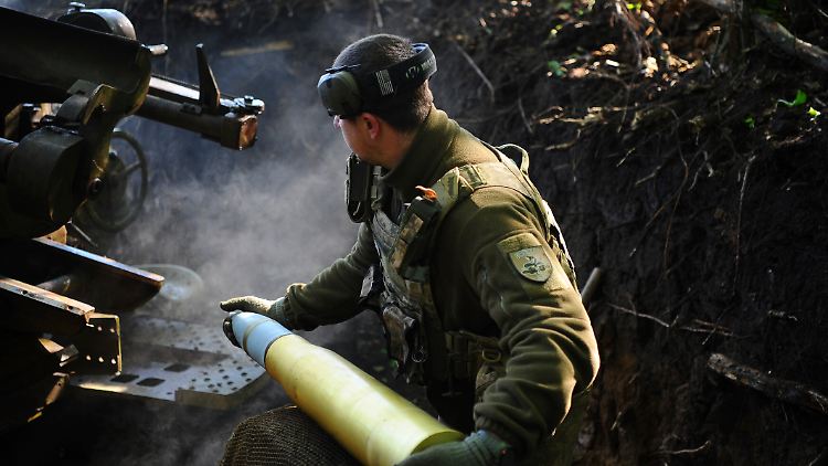 Ukrainische Soldaten bei einem Einsatz in der Nähe von Charkiw. (Archivbild)