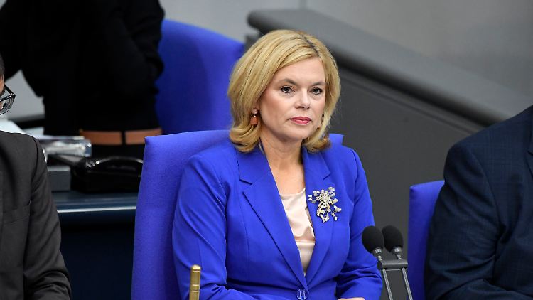 Klöckner widerspricht "jedem Versuch, die Geschichte umzudeuten".