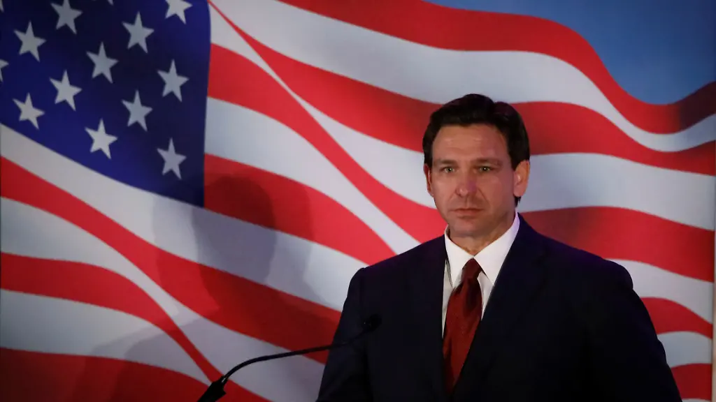 2023-05-21T010200Z-1100444582-RC2O21A8BZKW-RTRMADP-3-USA-FLORIDA-DESANTIS