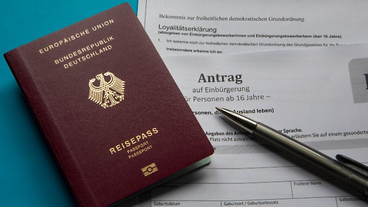 Im vergangenen Jahr wurden mehr als sechsmal so viele Russen eingebürgert wie noch 2023. 