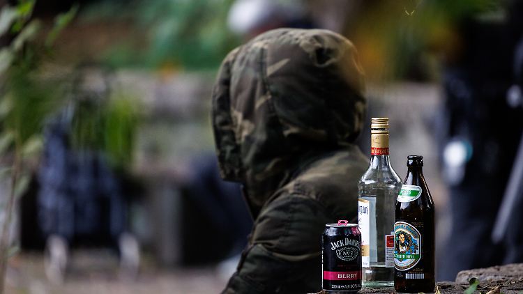 Knapp acht Millionen Menschen in Deutschland konsumieren Alkohol in riskanter Form. 