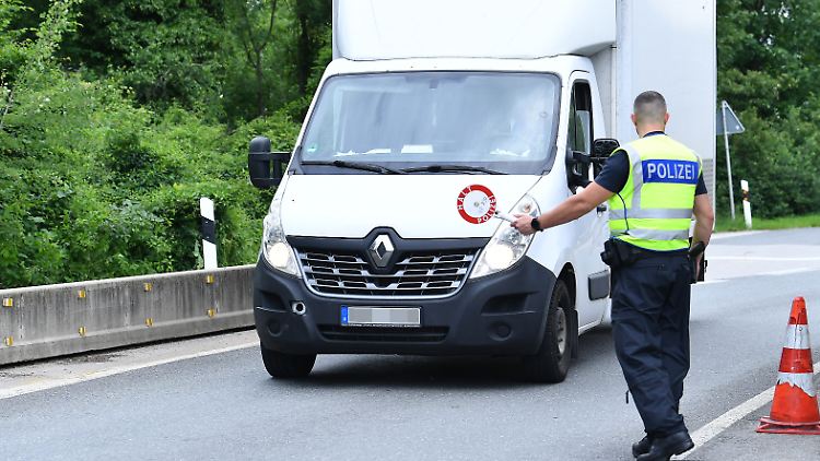 An den deutschen Außengrenzen wird stichprobenartig kontrolliert, ob Einreisende nach Deutschland kommen dürfen.