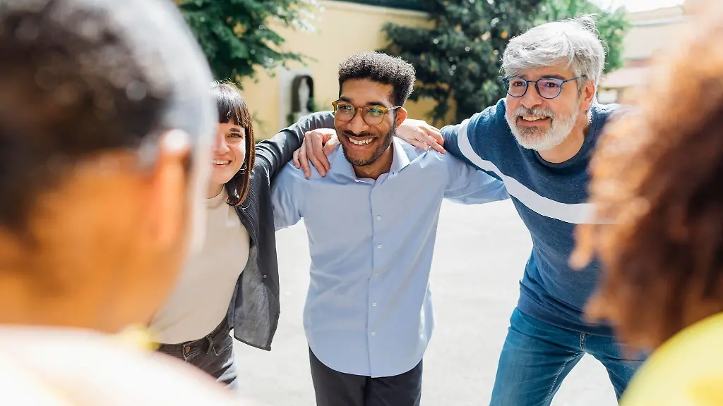 Raus-aus-Buero-und-Betrieb-Bei-Teamevents-kann-man-Kollegen-abseits-des-gewohnten-Arbeitsplatzes-besser-kennenlernen