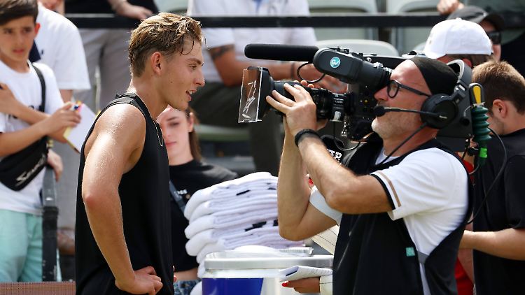 Justin Engel gewann sein erstes Rasenmatch als Profi.