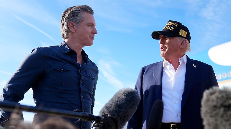 Newsom und Trump im Januar. Damals kam Trump wegen der Waldbrände nach Los Angeles.