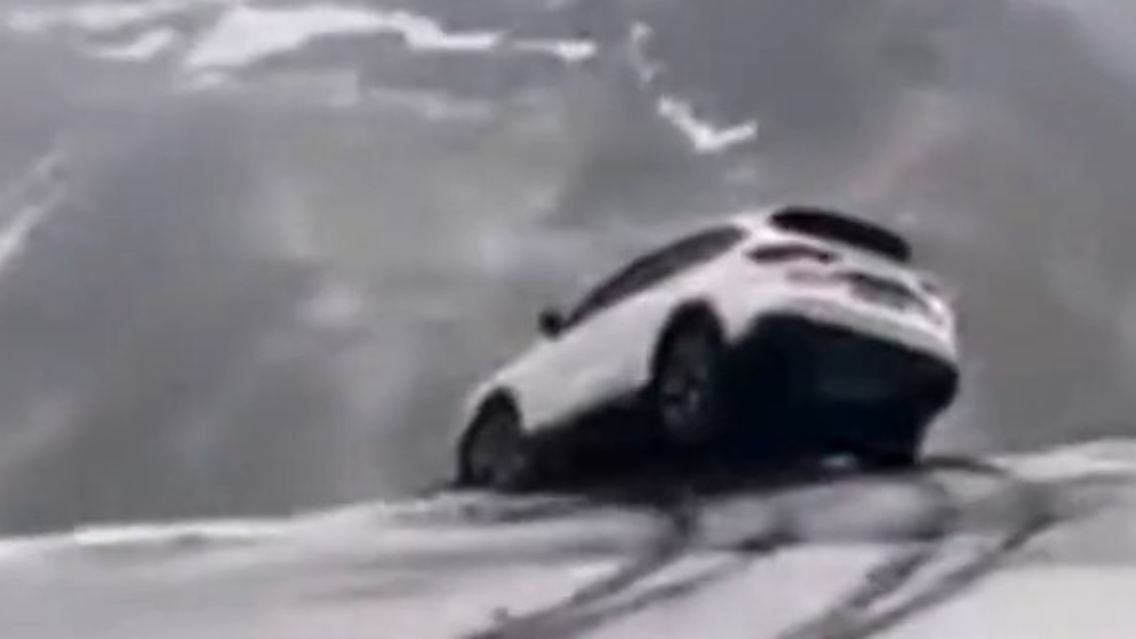 China_Auto_Abgrund.jpg