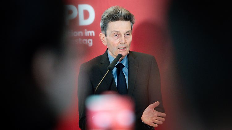 Ist zwar nicht mehr Fraktionschef, aber hat eine deutliche Meinung: Rolf Mützenich.