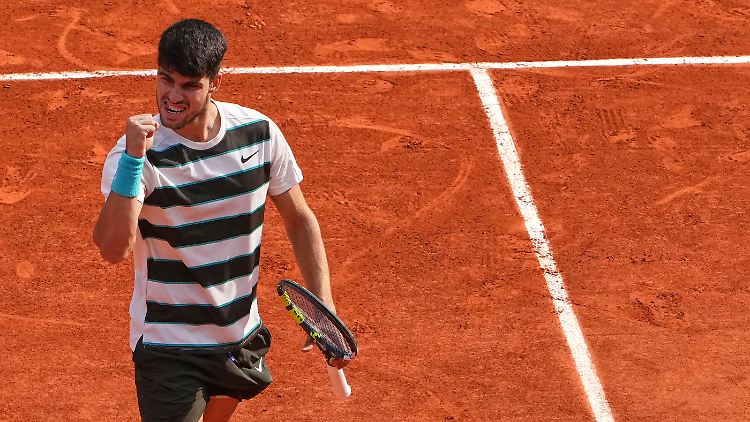 Carlos Alacaraz gewinnt die French Open auf beeindruckende Weise.