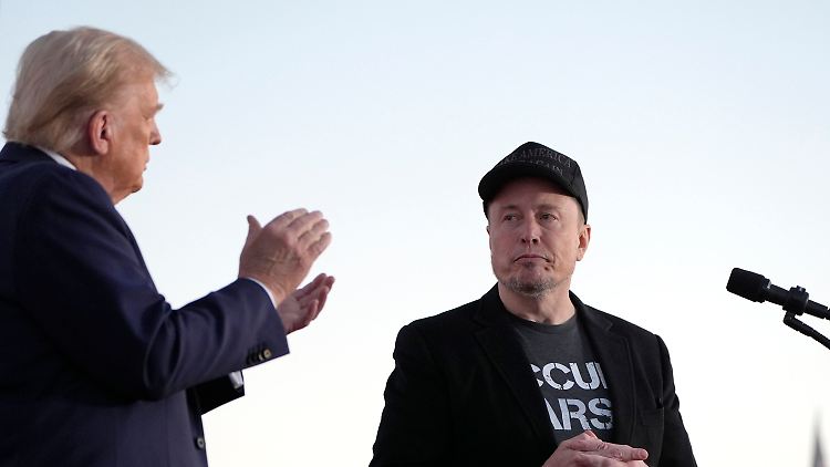 Will Elon Musk (r.) seinen ehemaligen Kumpel Donald Trump zurückgewinnen?