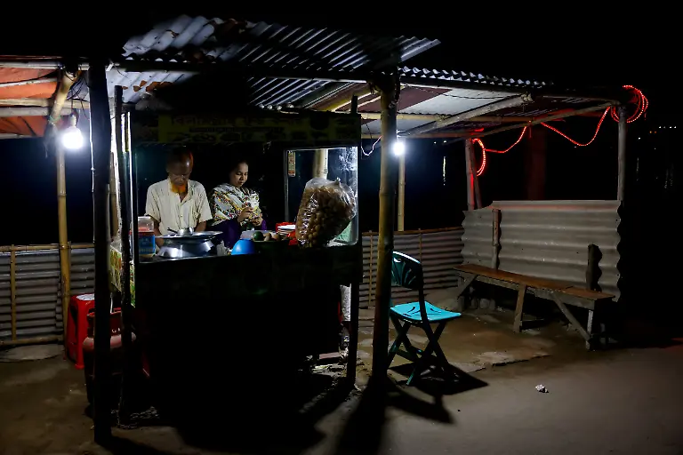 Nurul-Islam-und-Enkelin-Streetfood