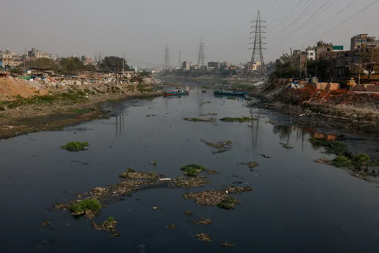 2023-04-19T230127Z-1391319852-RC2LNZ9SALEI-RTRMADP-3-EARTH-DAY-BANGLADESH-RIVER