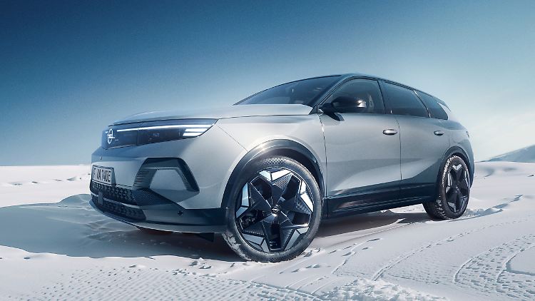 Den Opel Grandland gibt es künftig elektrisch und mit Allradantrieb.