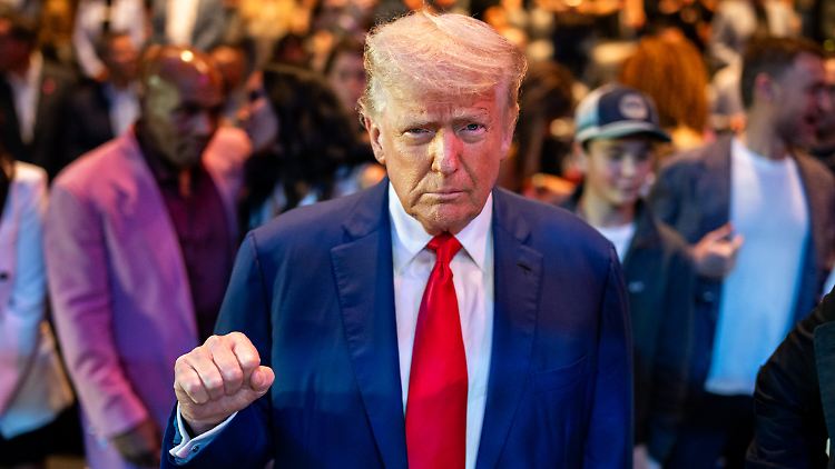Trump glaubt, niedrige Ölpreise könnten dazu beitragen, Russlands Krieg gegen die Ukraine rascher zu beenden.