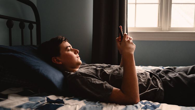 "Problematische" Nutzung von Social Media nimmt dem Bericht zufolge zu.