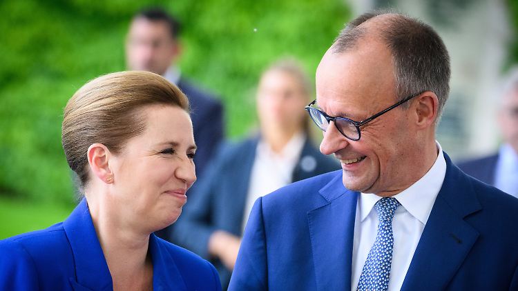 Merz begrüßte Frederiksen vor dem Bundeskanzleramt in Berlin.