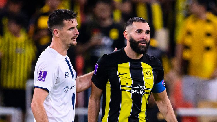 Angus Kilkolly bekam es schonmal mit den Großen des Sports zu tun, hier mit Karim Benzema.