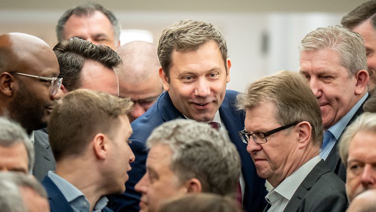Gruppenbild mit Stegner - das Foto entstand beim Editorial Shooting der neuen SPD-Bundestagsfraktion.