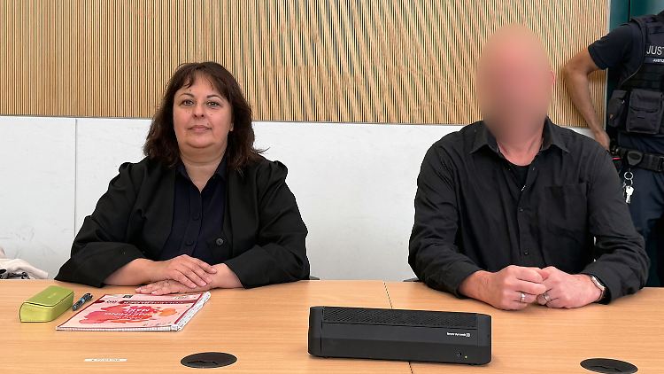 Der 49-jährige Täter ist wegen Totschlags angeklagt. 