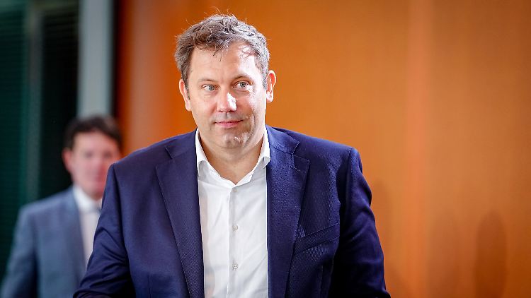 Die Diskussion über die Russland-Politik müsse man aushalten, so Parteichef Klingbeil. 