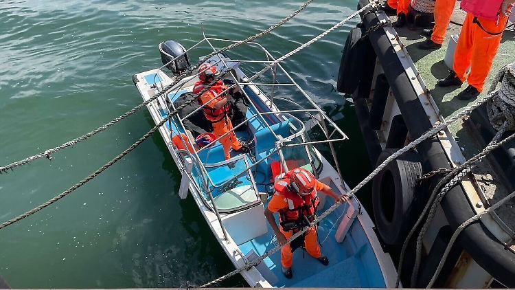 Die taiwanische Küstenwache hat nahe Taipeh einen Ex-Kapitän der chinesischen Marine festgenommen.
