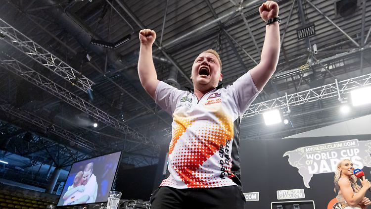 Vertritt Deutschland zusammen mit Ricardo Pietreczko bei der Team-WM im Darts. 