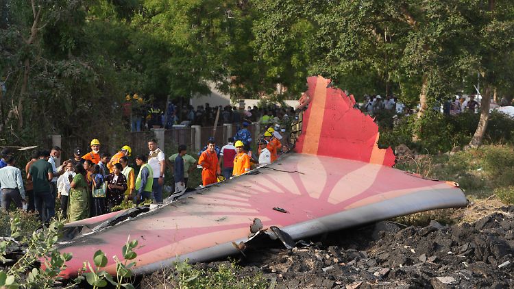 Manche Flugzeugteile blieben weitgehend intakt, das gibt Luftfahrtexperten Andreas Spaeth "Hoffnung".