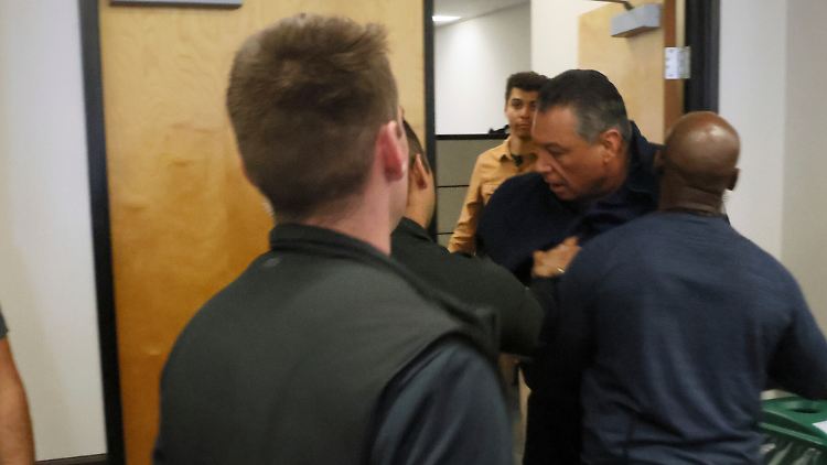 Padilla sitzt seit 2021 im US-Senat. Er war als Nachfolger von Kamala Harris berufen worden.