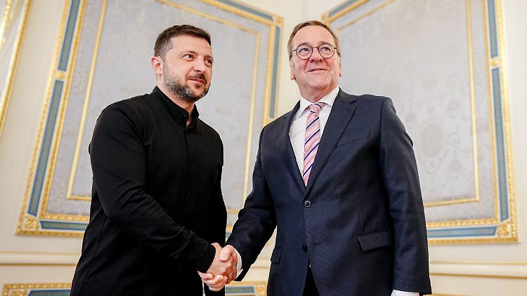Pistorius machte sich am Mittwoch einen Eindruck der Lage in der Ukraine. 