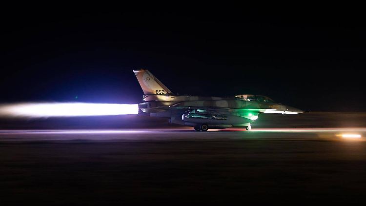 Israelische Kampfjets flogen in der Nacht Attacken auf Atomanlagen und militärische Führer.