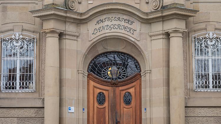 Minderjährige Täter fallen unter das Jugendstrafrecht, welches stark vom Erziehungsgedanken geprägt ist. 