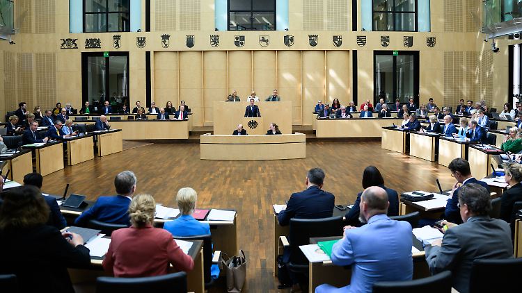 Rund zwei Drittel der Steuerausfälle entfallen auf Länder und Kommunen.