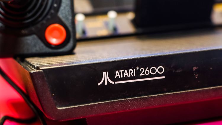 Der Atari 2600 war eine der ersten Videospielkonsolen. Sein Schach-Programm basiert auf aus heutiger Sicht simplen Algorithmen.