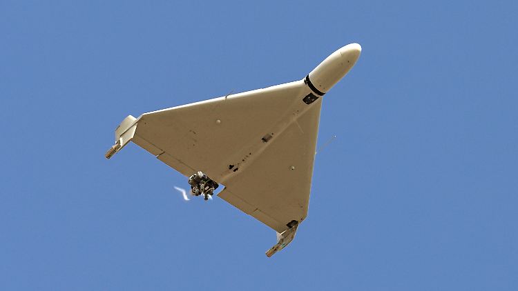 Eine iranische Drohne des Typs Shahed fliegt im März 2024 über der Provinz Kermanschah. 