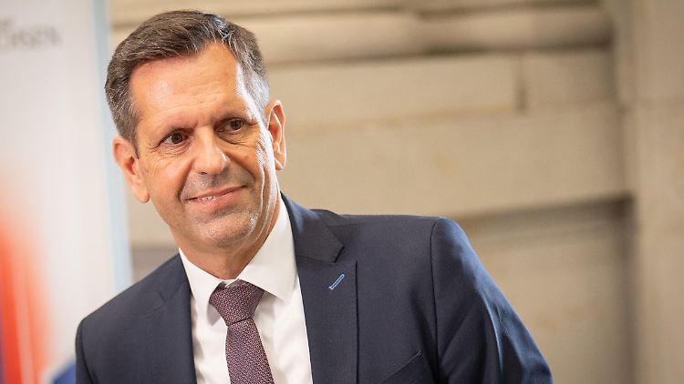 Wärmepumpe seien auch für ein älteres Haus "eine kluge Lösung", sagte Niedersachsens Regierungschef Lies.