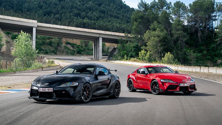 Welche Supra darf es sein? Lieber ziviler mit Lightweight Evo oder hardcore (l.) mit der Final Edition? Die Entscheidung ist nicht zuletzt auch eine Frage des Geldes.
