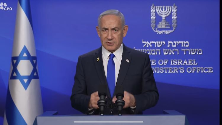 "Wir haben Hinweise darauf, dass hochrangige Politiker im Iran bereits ihre Koffer packen", sagt Netanjahu.