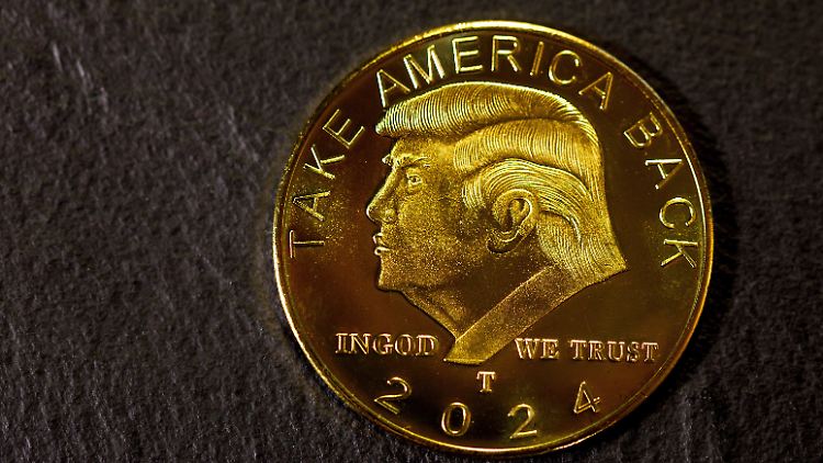 Mit Memecoins und anderen Tätigkeiten im Kryptofeld macht Trump viel Geld. 