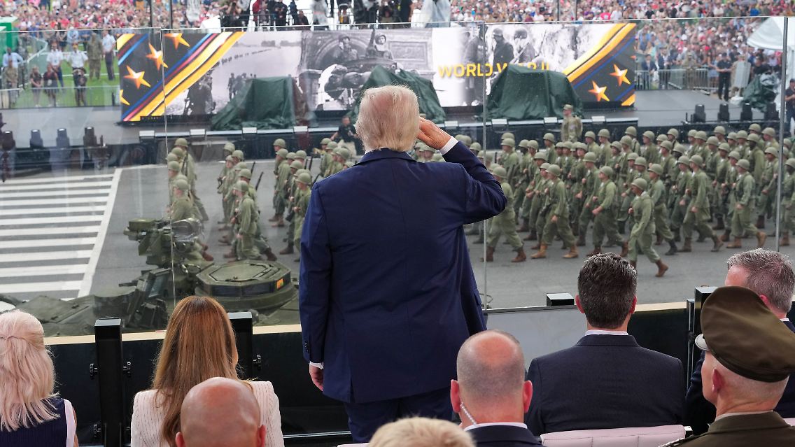 2025-06-14T232852Z_1144906298_RC2M2FAQ2FHU_RTRMADP_3_USA-TRUMP-PARADE.JPG