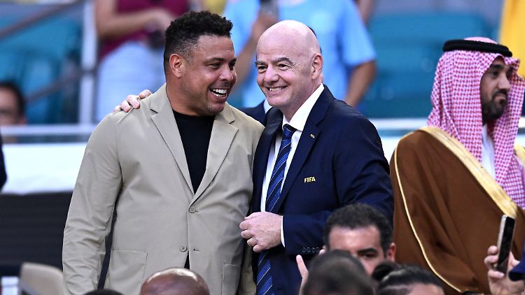 Infantino hatte Spaß mit Superstars wie Ronaldo. 
